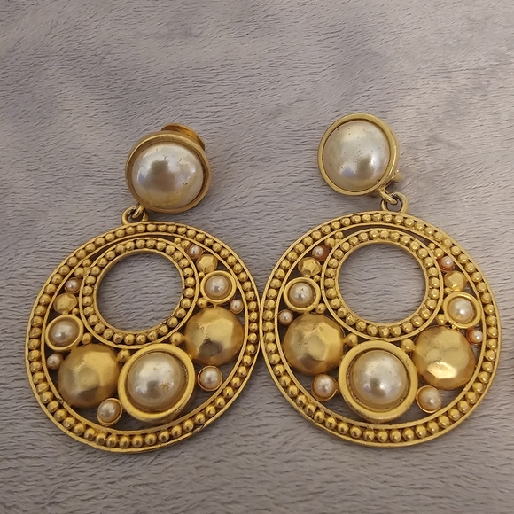 1990's Gold Vintage Clip Earrings - Picture 3 of 3